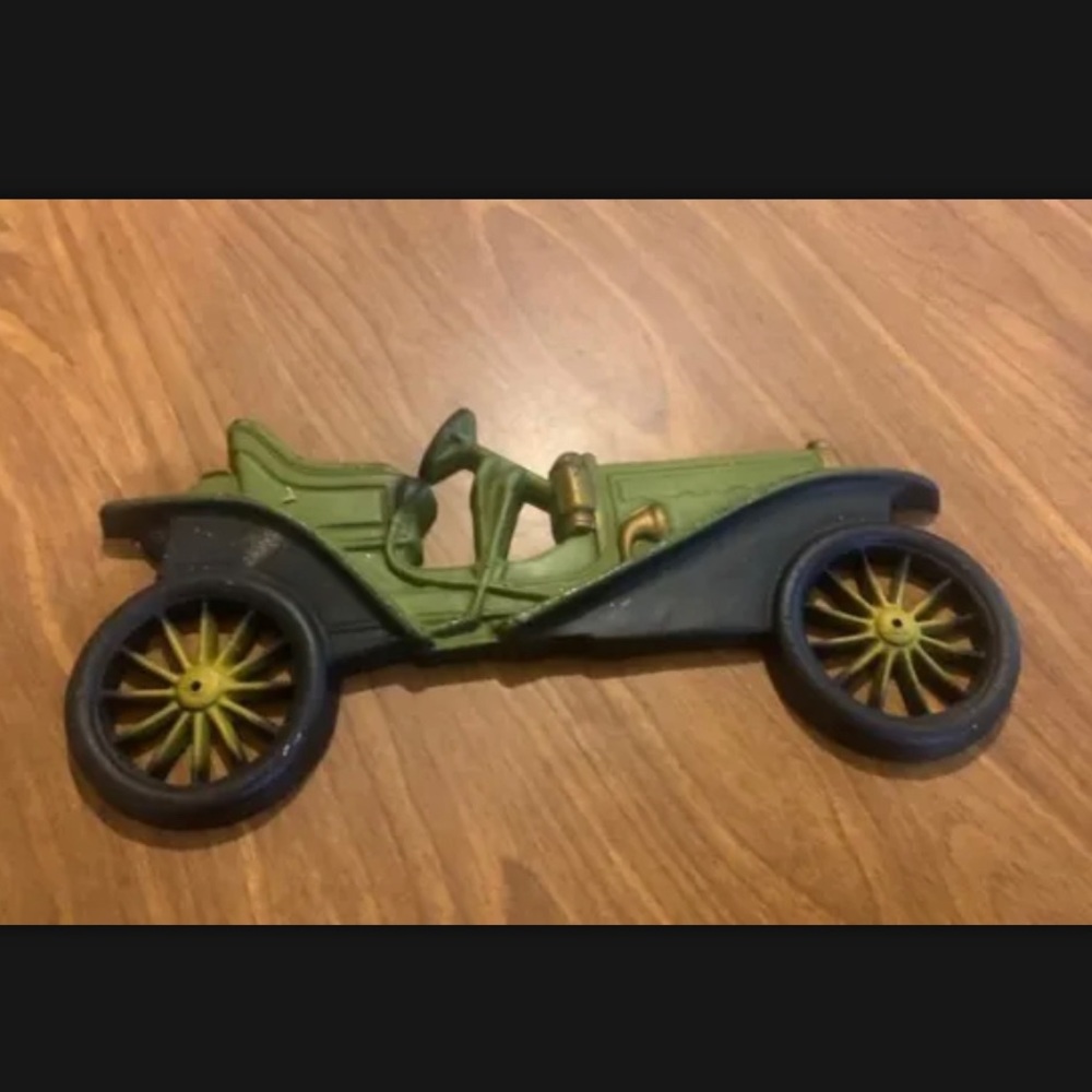 Vintage Midwest Cast Metal Antique Car 1909 Hupmobile Plaque Wall Decor